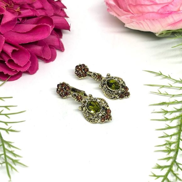 Vintage Jewelry - VINTAGE⚜️Green Crystal Cluster Drop Clip Earrings